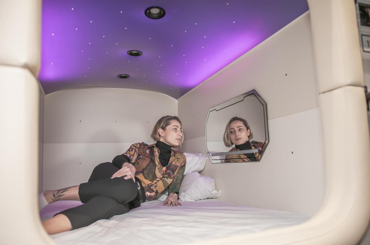 Av-2 Capsule Hotel Kiev Exterior foto