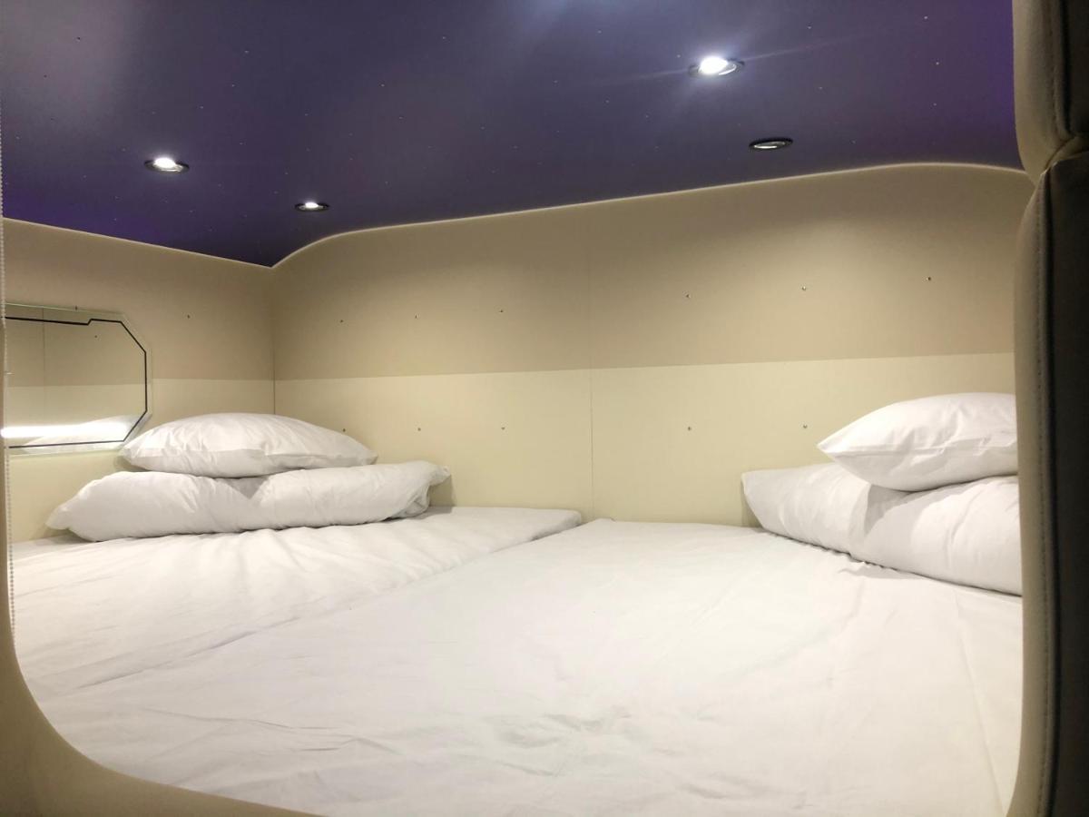 Av-2 Capsule Hotel Kiev Exterior foto