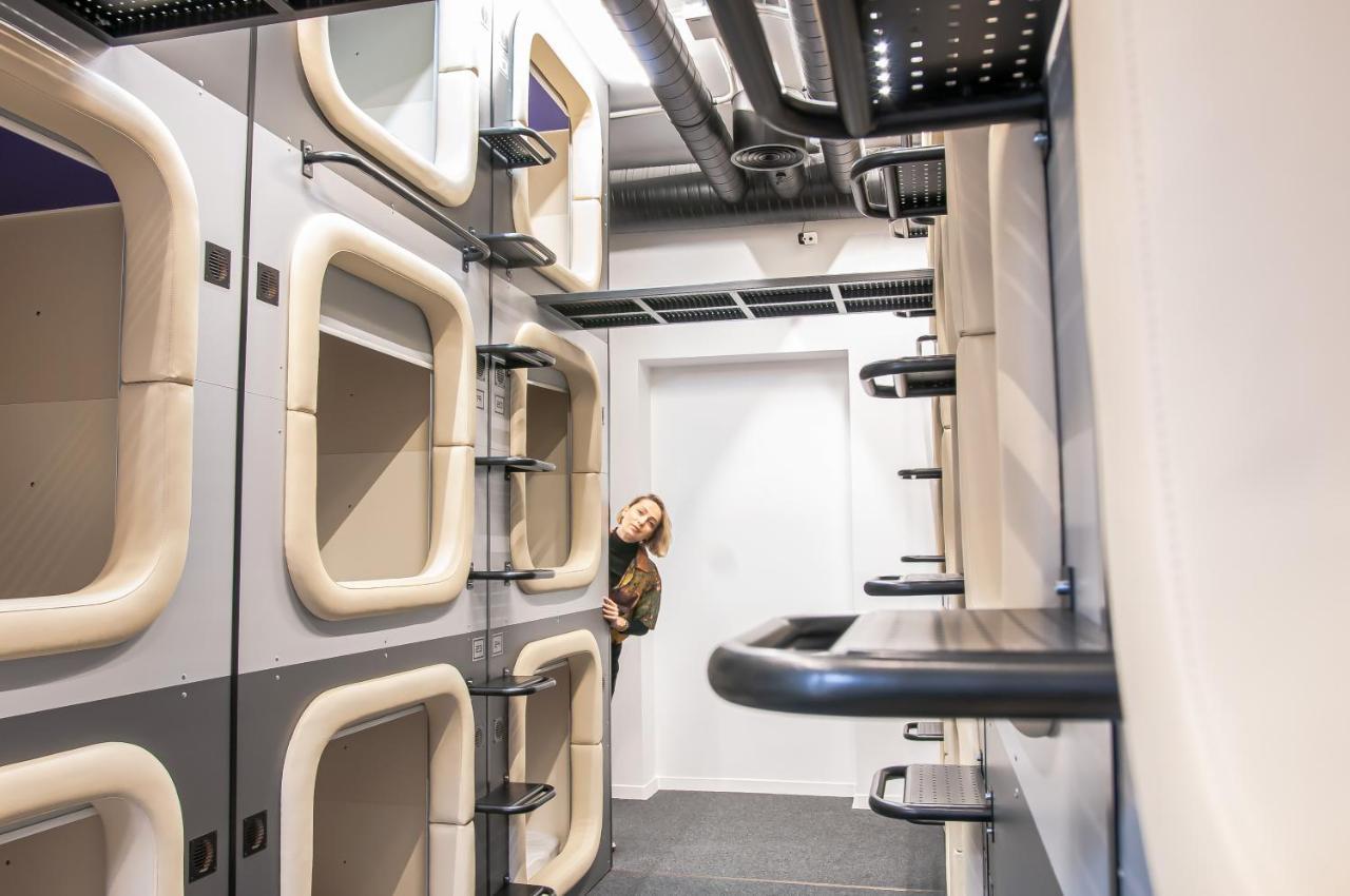 Av-2 Capsule Hotel Kiev Exterior foto