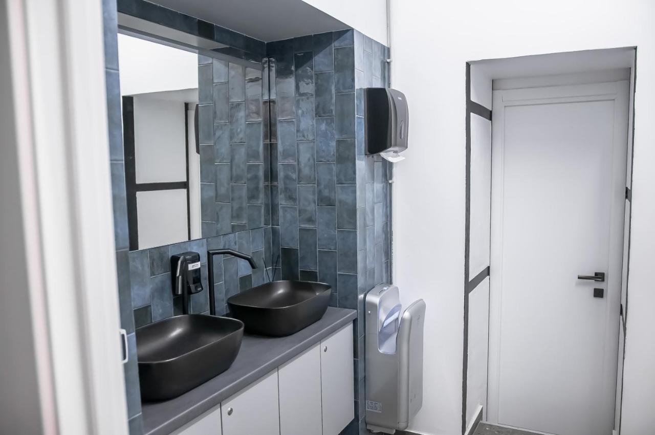 Av-2 Capsule Hotel Kiev Exterior foto
