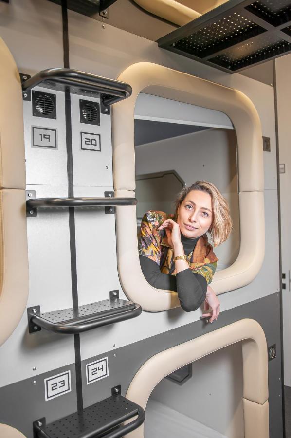 Av-2 Capsule Hotel Kiev Exterior foto
