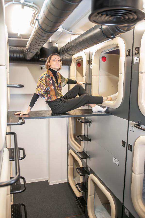 Av-2 Capsule Hotel Kiev Exterior foto